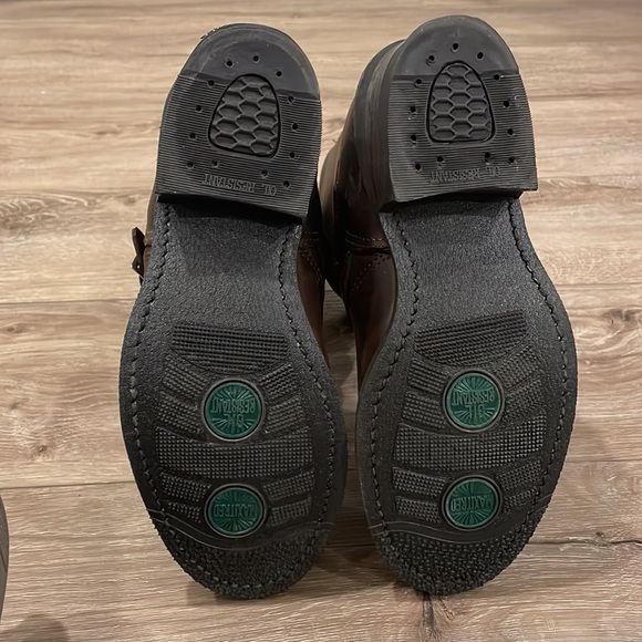 Too small - Picture 6 of 8